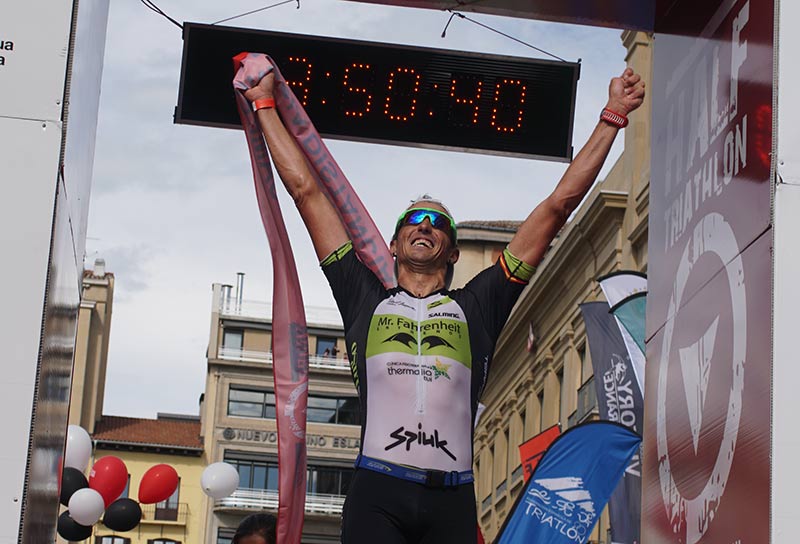 Gustavo Rodr&iacute;guez y Rut Brito, campeones de Espa&ntilde;a en el Half Triathlon Pamplona &ndash; Iru&ntilde;a
